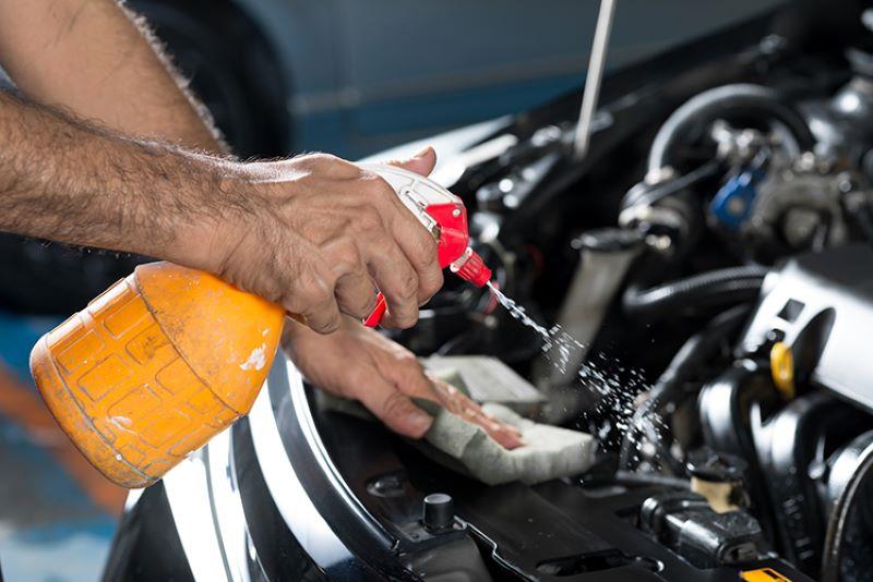 Hướng dẫn cách vệ sinh khoang máy ô tô hiệu quả, tiết kiệm nhất